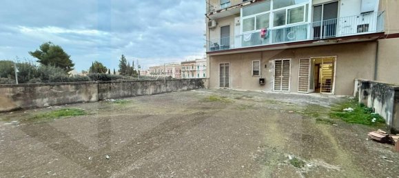 4-salle Appartement à Bisceglie, Italy No. 31912 5