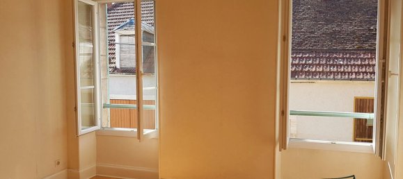 2 bedrooms House in Saint-Amand-Montrond, France No. 92645 10