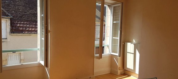 2 bedrooms House in Saint-Amand-Montrond, France No. 92645 9