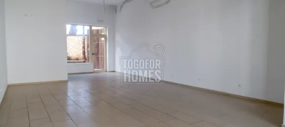 61m² Commercial property in Ferragudo, Portugal No. 138192 3