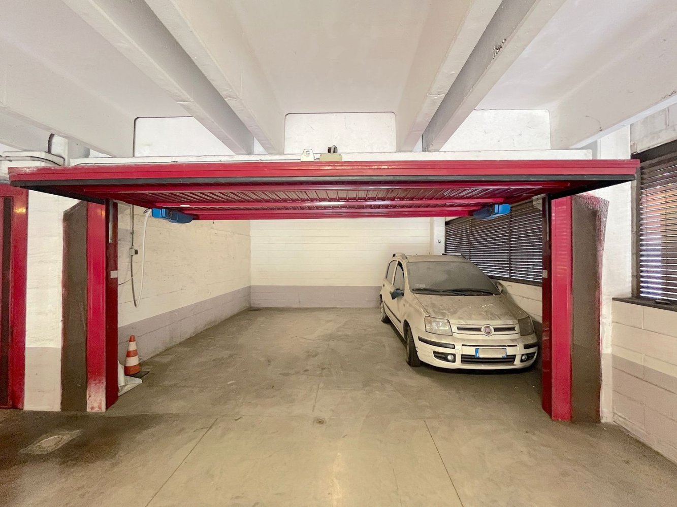 28m² Garage in Genoa, Italy No. 339297