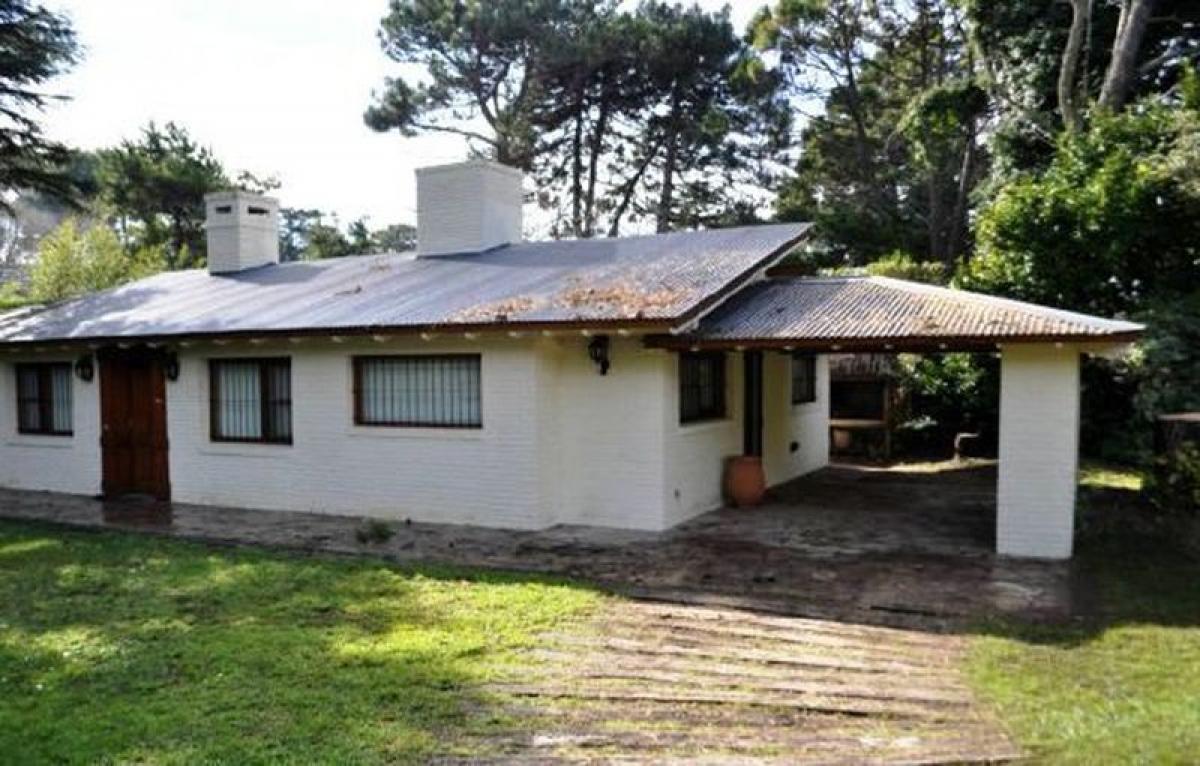 Casa de 3 dormitorios en Mar del Plata, Argentina No. 91741