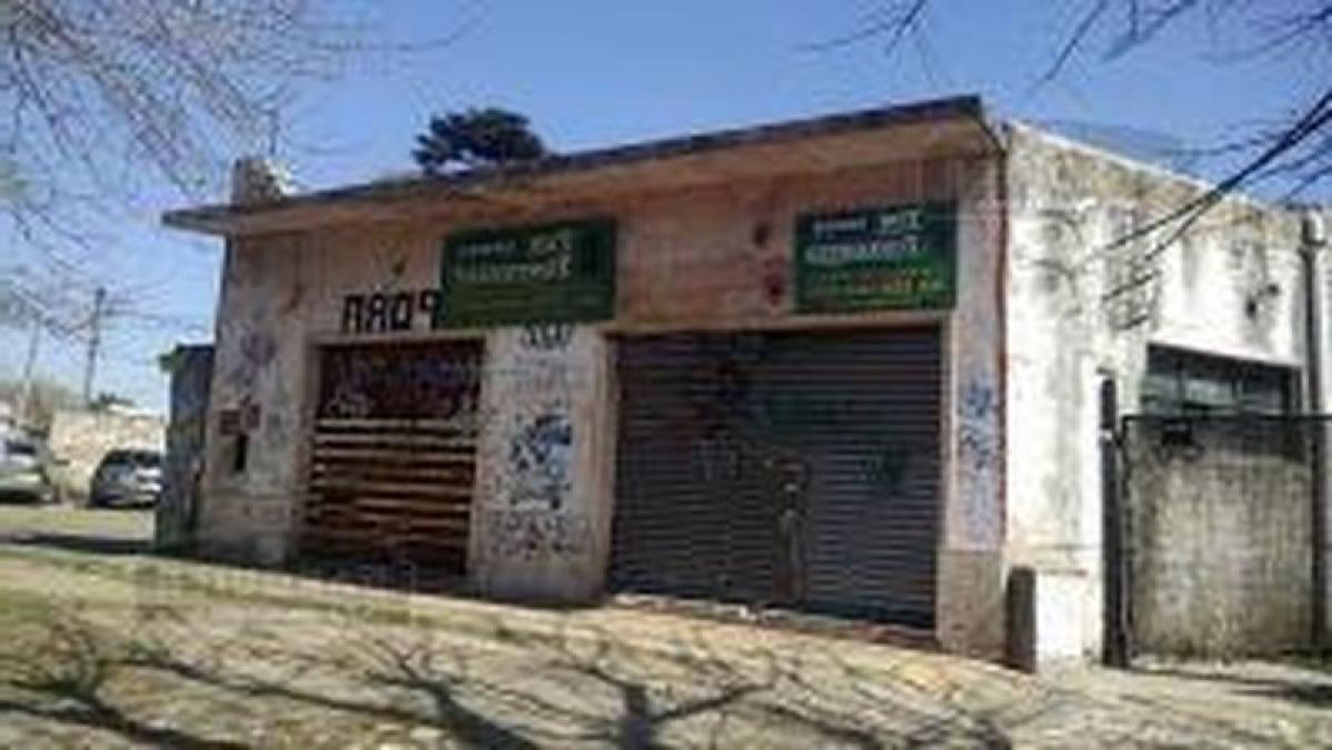  Commercial property in Almirante Brown, Argentina No. 106432