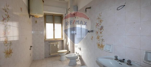 9-salle Appartement à Jesi, Italy No. 9135 10