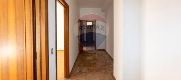 9-salle Appartement à Jesi, Italy No. 9135 12