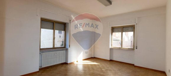 9-salle Appartement à Jesi, Italy No. 9135 4