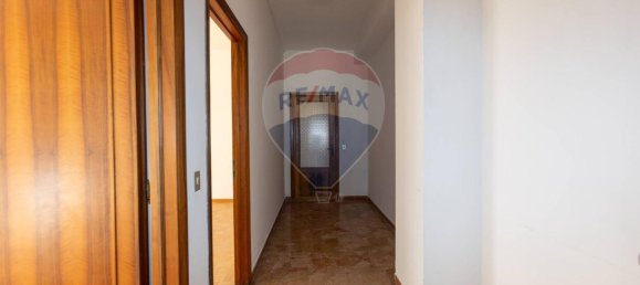 9-salle Appartement à Jesi, Italy No. 9135 11