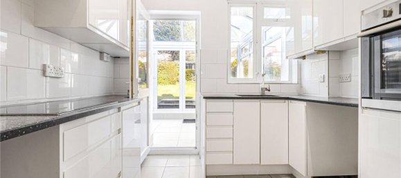 3 bedrooms House in Cockfosters, United Kingdom No. 6643 21