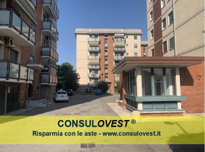 Apartamento de 2 dormitorios en Trezzano sul Naviglio, Italy No. 2211