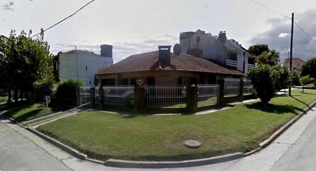 3 bedrooms House in Mar del Plata, Argentina No. 80288