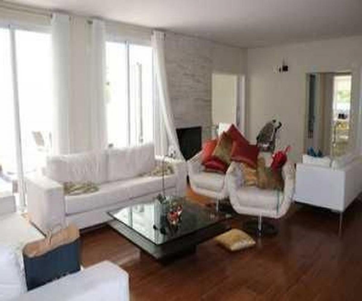 Casa de 4 dormitorios en Sao Paulo, Brazil No. 465582