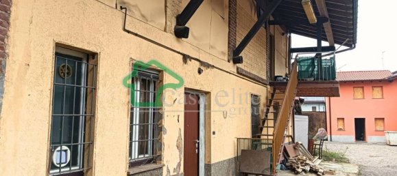 4-salle Appartement à Magnago, Italy No. 12787 12