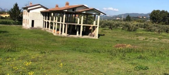 18 rooms Building in Sarzana, Italy No. 137163 2