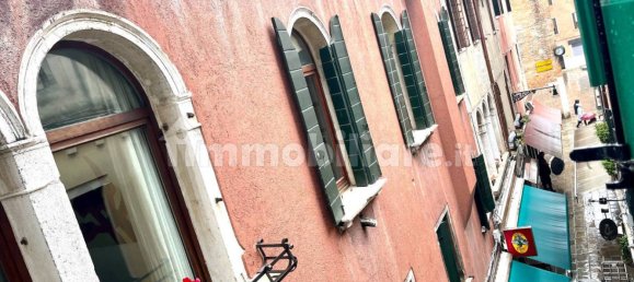 3 bedrooms Apartment in Venice, Italy No. 67734 2