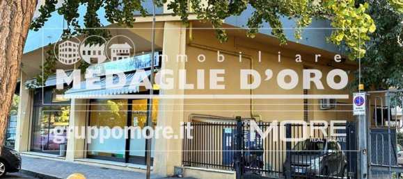 2 rooms Commercial property in Modena, Italy No. 73812 2