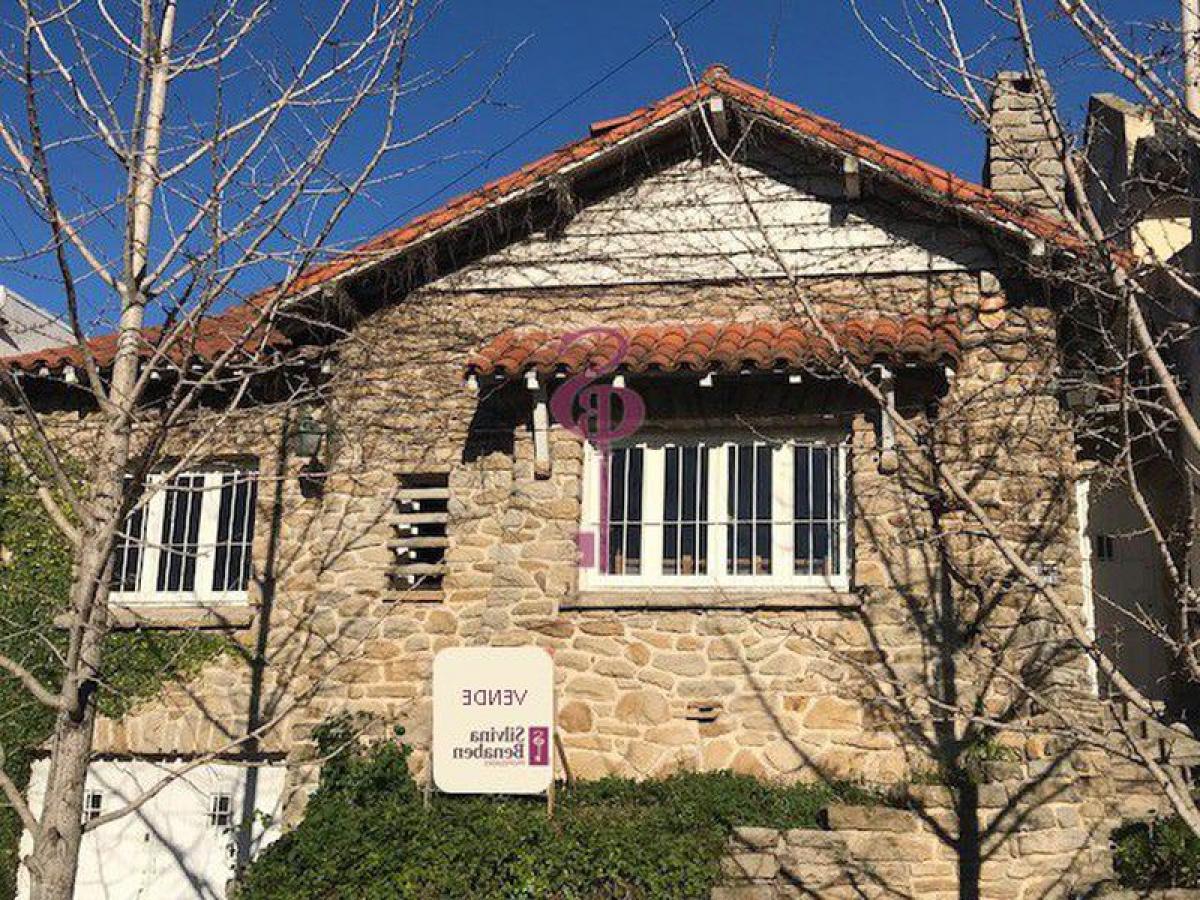 3 bedrooms House in Mar del Plata, Argentina No. 72289