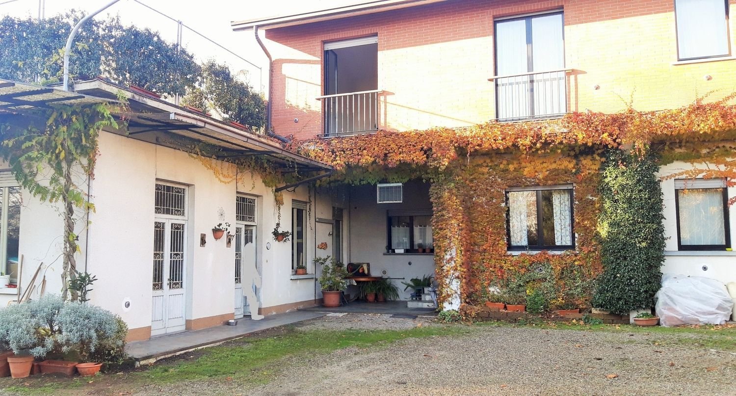 Дом с 5 комнатами в Арсаго Сеприо, Италия № 224966