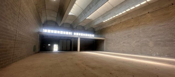 Склад 750м² в Аббиатеграссо, Италия № 358053 8