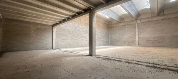 Склад 750м² в Аббиатеграссо, Италия № 358053 7