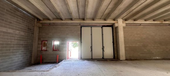 Склад 750м² в Аббиатеграссо, Италия № 358053 3