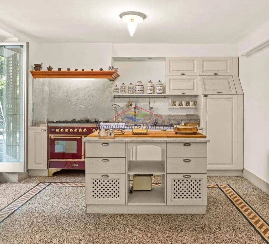 13 rooms House in Florence, Italy No. 271667