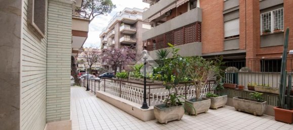 4 rooms Apartment in Rome, Italy No. 167698 3