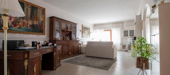 4 rooms Apartment in Rome, Italy No. 167698 8