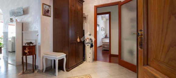 4 rooms Apartment in Rome, Italy No. 167698 6