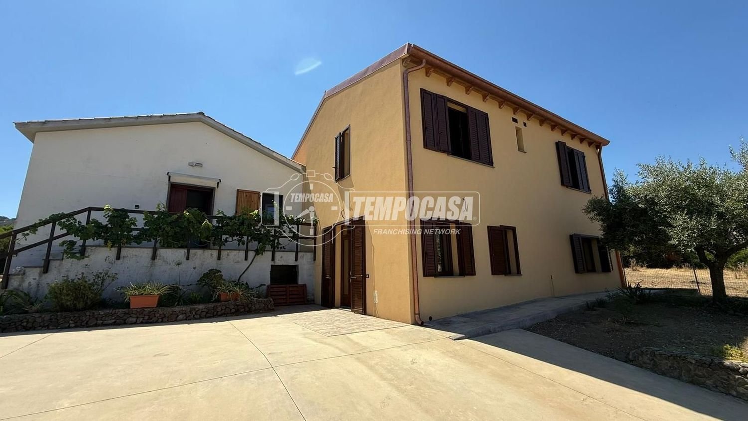 398m² Building in Bauladu, Italy No. 286180