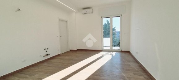 3-salle Appartement à Bari, Italy No. 268058 12