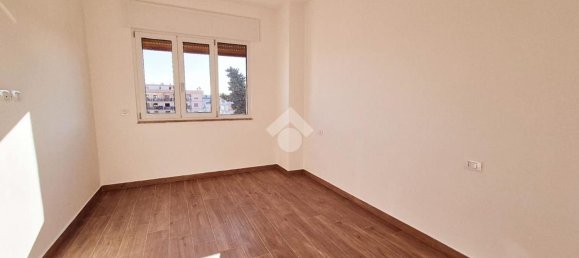 3-salle Appartement à Bari, Italy No. 268058 5