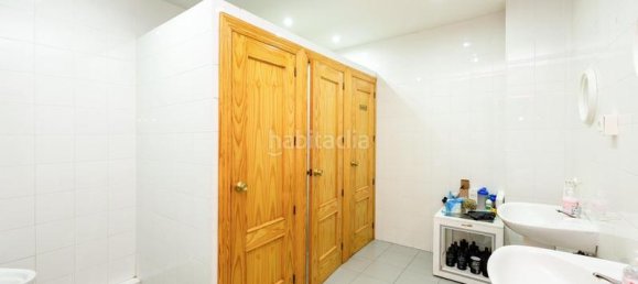 360m² Commercial property in Granada, Spain No. 24422 16