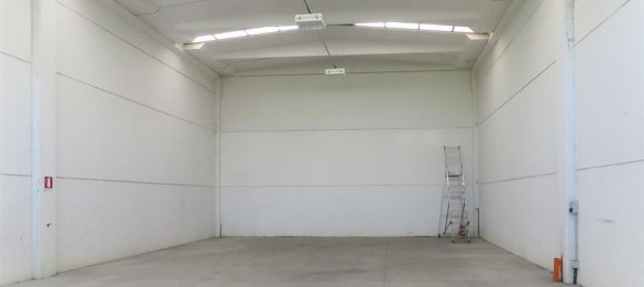 220m² Warehouse in Lucca, Italy No. 135109 8