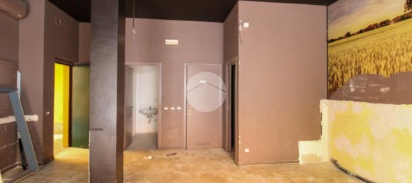 Propiedad comercial de 3 habitaciónes en Codogno, Italy No. 222979 16