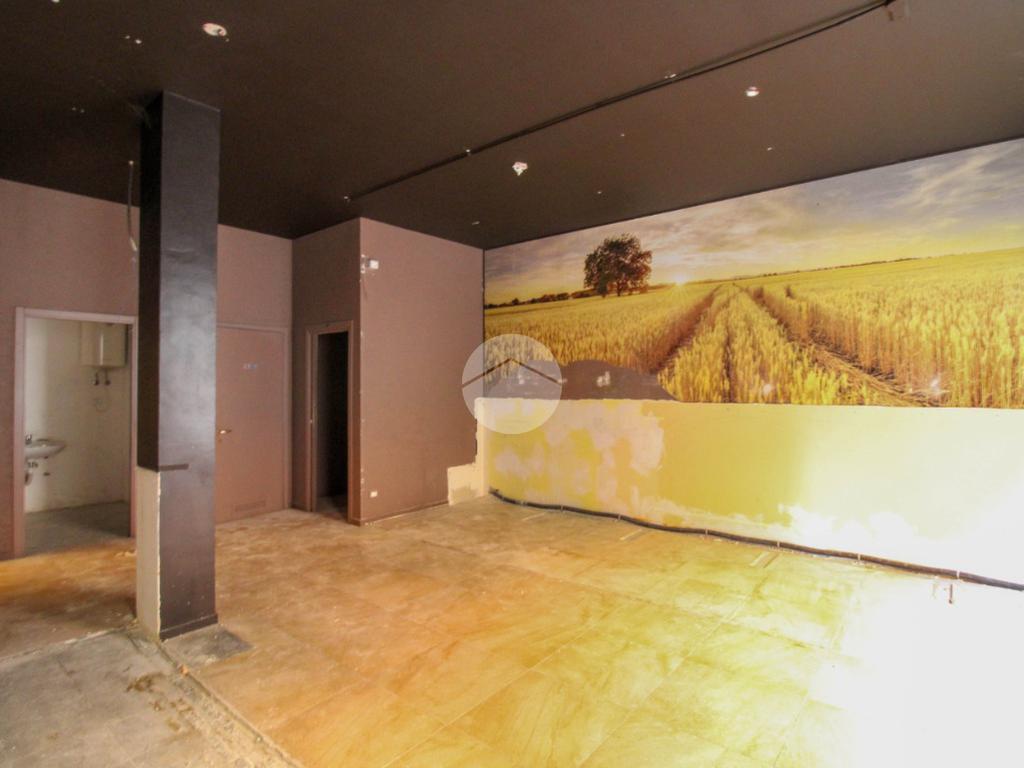 Propiedad comercial de 3 habitaciónes en Codogno, Italy No. 222979