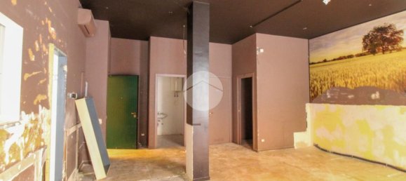 Propiedad comercial de 3 habitaciónes en Codogno, Italy No. 222979 11