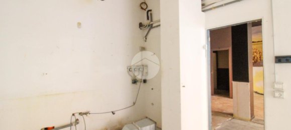 Propiedad comercial de 3 habitaciónes en Codogno, Italy No. 222979 15