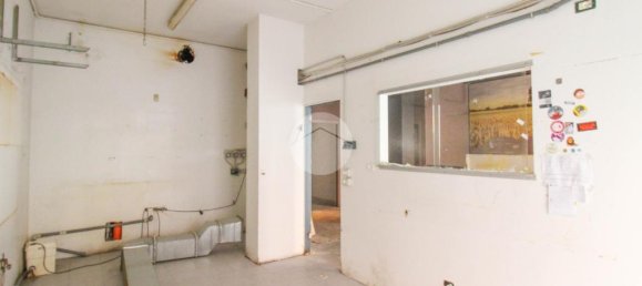 Propiedad comercial de 3 habitaciónes en Codogno, Italy No. 222979 4