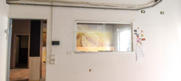 Propiedad comercial de 3 habitaciónes en Codogno, Italy No. 222979 3