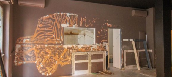 Propiedad comercial de 3 habitaciónes en Codogno, Italy No. 222979 12