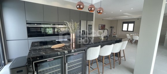 7 bedrooms Villa in Marbella, Spain No. 33852 8