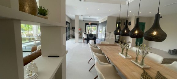 7 bedrooms Villa in Marbella, Spain No. 33852 9