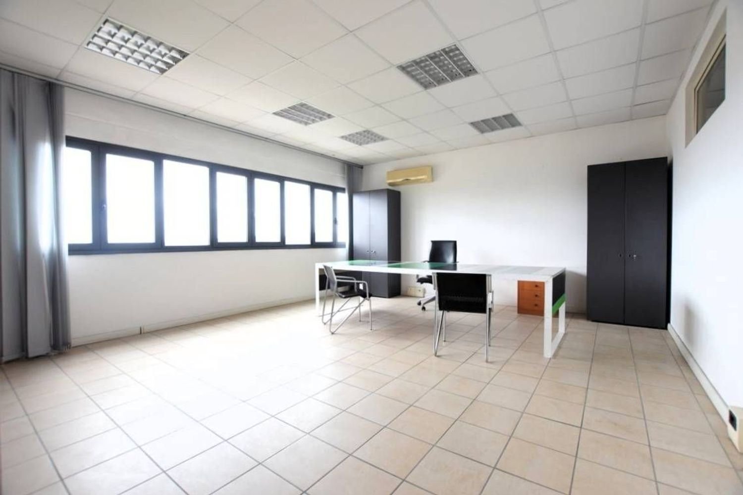 137m² Office in Sassari, Italy No. 209332