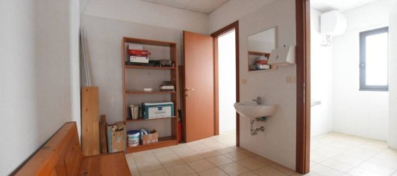 137m² Office in Sassari, Italy No. 209332 8