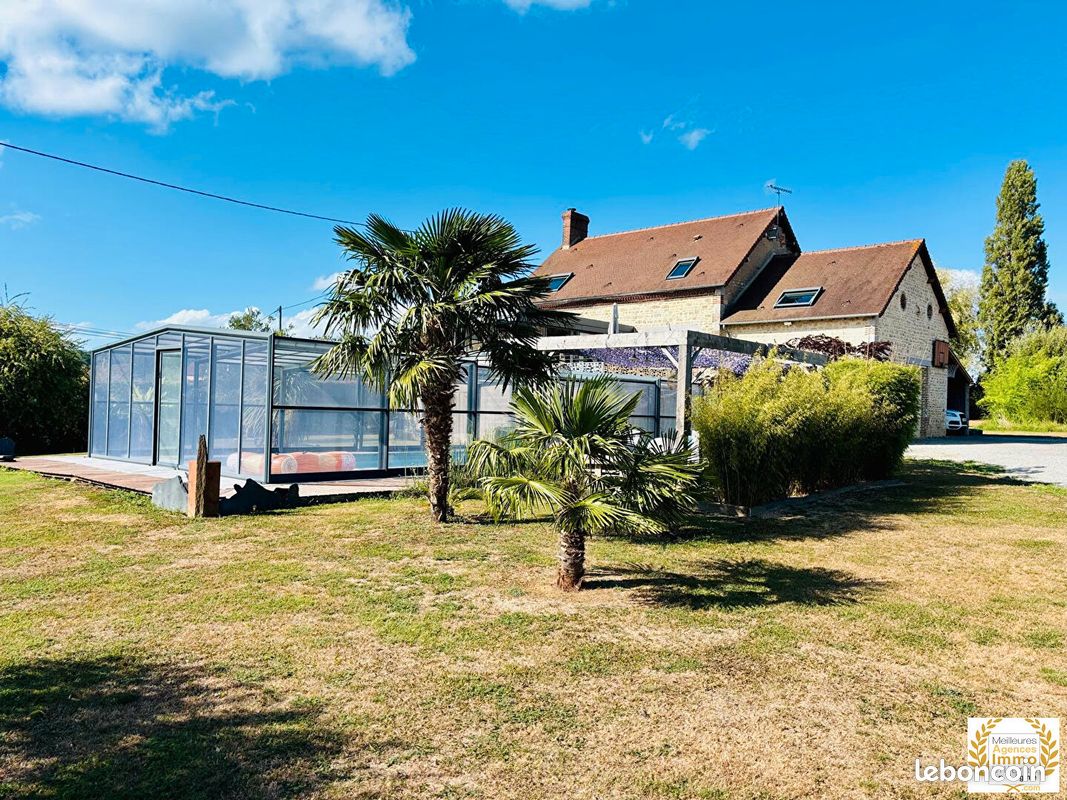  Castillos de 3 dormitorios en Alencon, France No. 360695