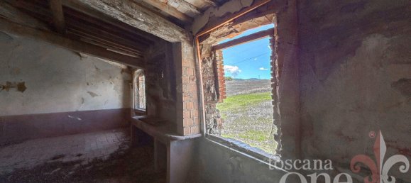 5 bedrooms House in Lajatico, Italy No. 71308 16