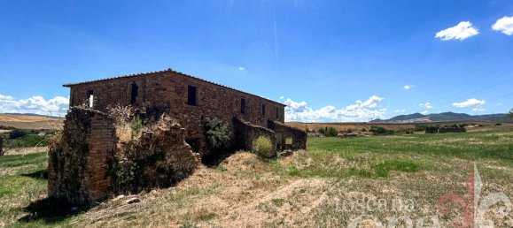 5 bedrooms House in Lajatico, Italy No. 71308 6