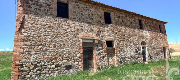 5 bedrooms House in Lajatico, Italy No. 71308 9