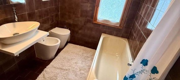 3-salle Appartement à Carpi, Italy No. 221370 33