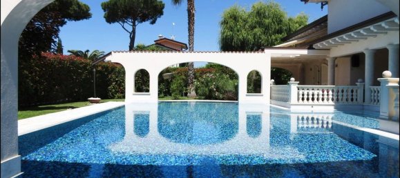 6 bedrooms Villa in Forte dei Marmi, Italy No. 72055 2